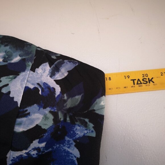 Guilty Ladies Black with Flower Pattern Size Large Sleeveless Halter Dress - Picture 7 of 8